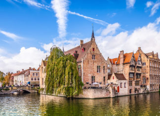 Visit Bruges during the weekend